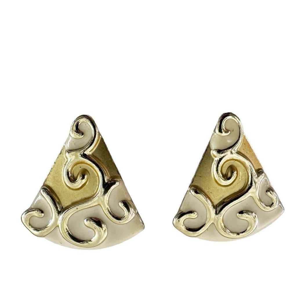 Cream and gold tone triangleāvintage clip on earrings
